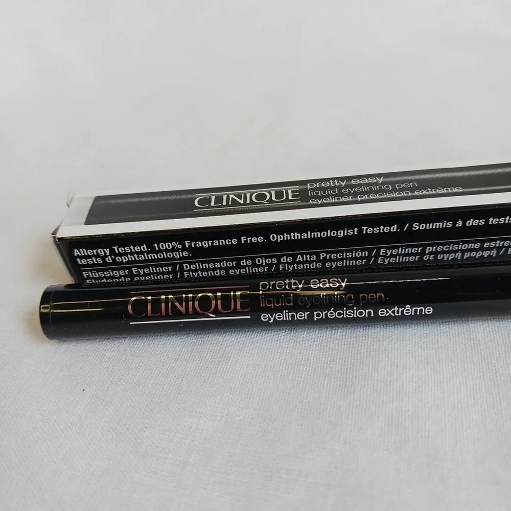 Clinique Pretty Easy Liquid Eyeliner Pen Black 01